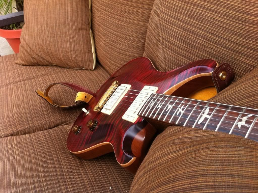 Best strap locking system for a Les Paul? The Gear Page